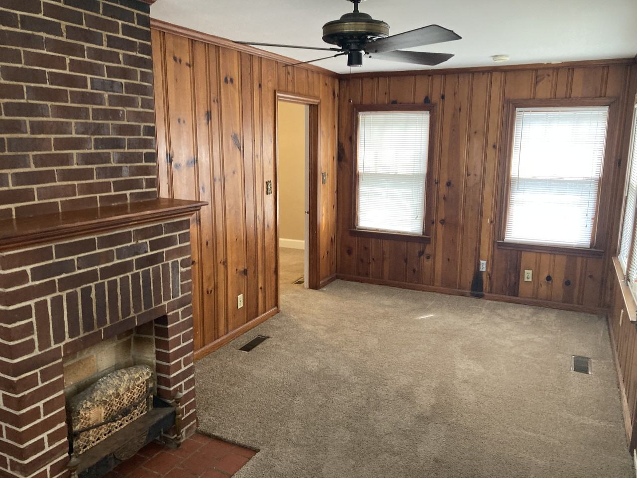 3204 Sherwood Ave - Photo 5 of 13