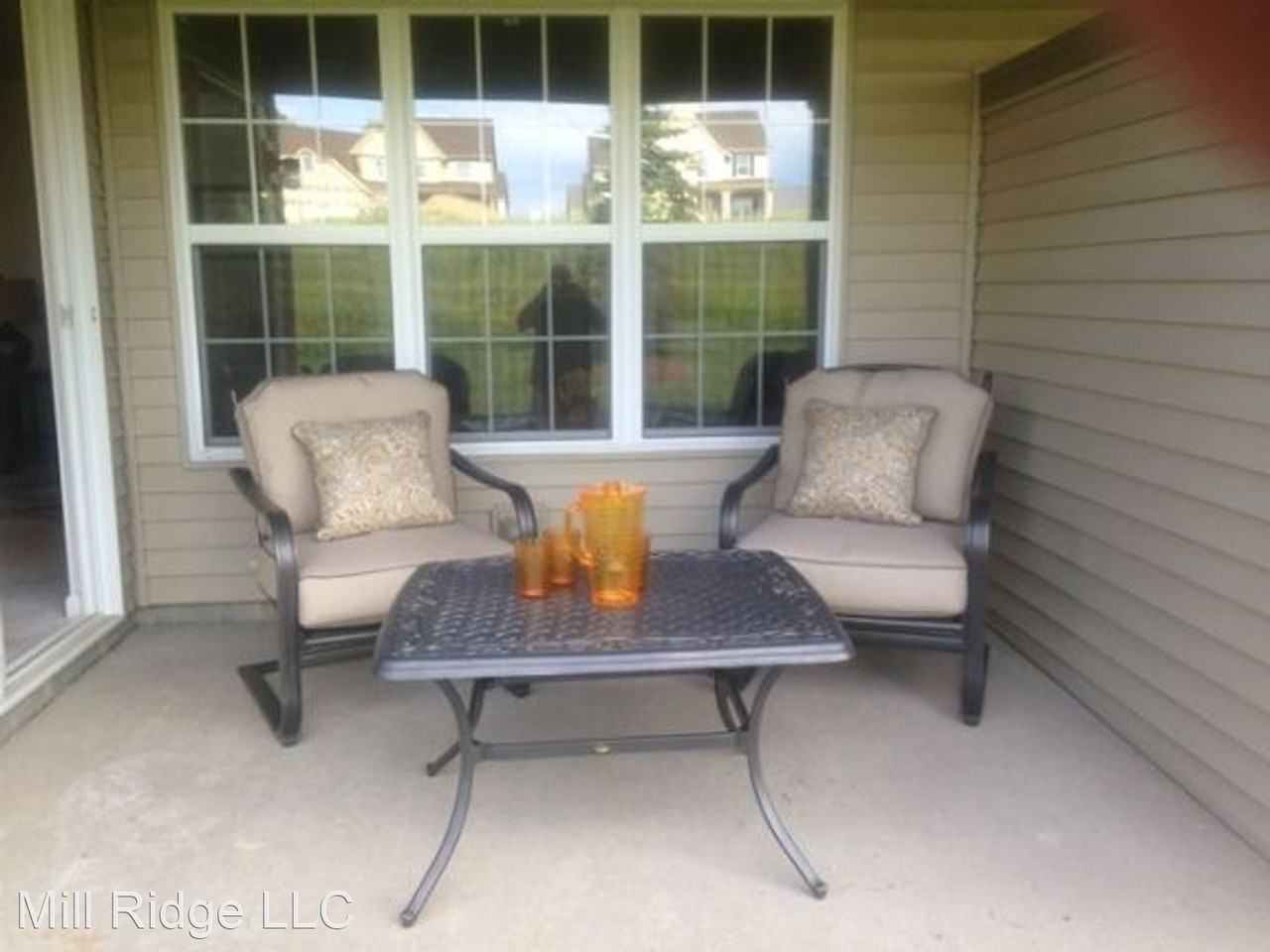 Spacious Milford Townhome, Near Downtown - Photo 2 of 50