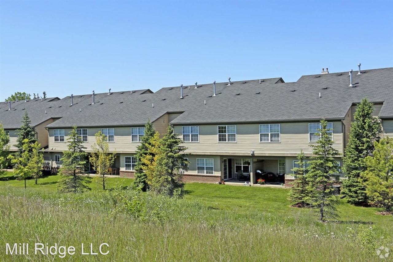Spacious Milford Townhome, Near Downtown - Photo 3 of 50