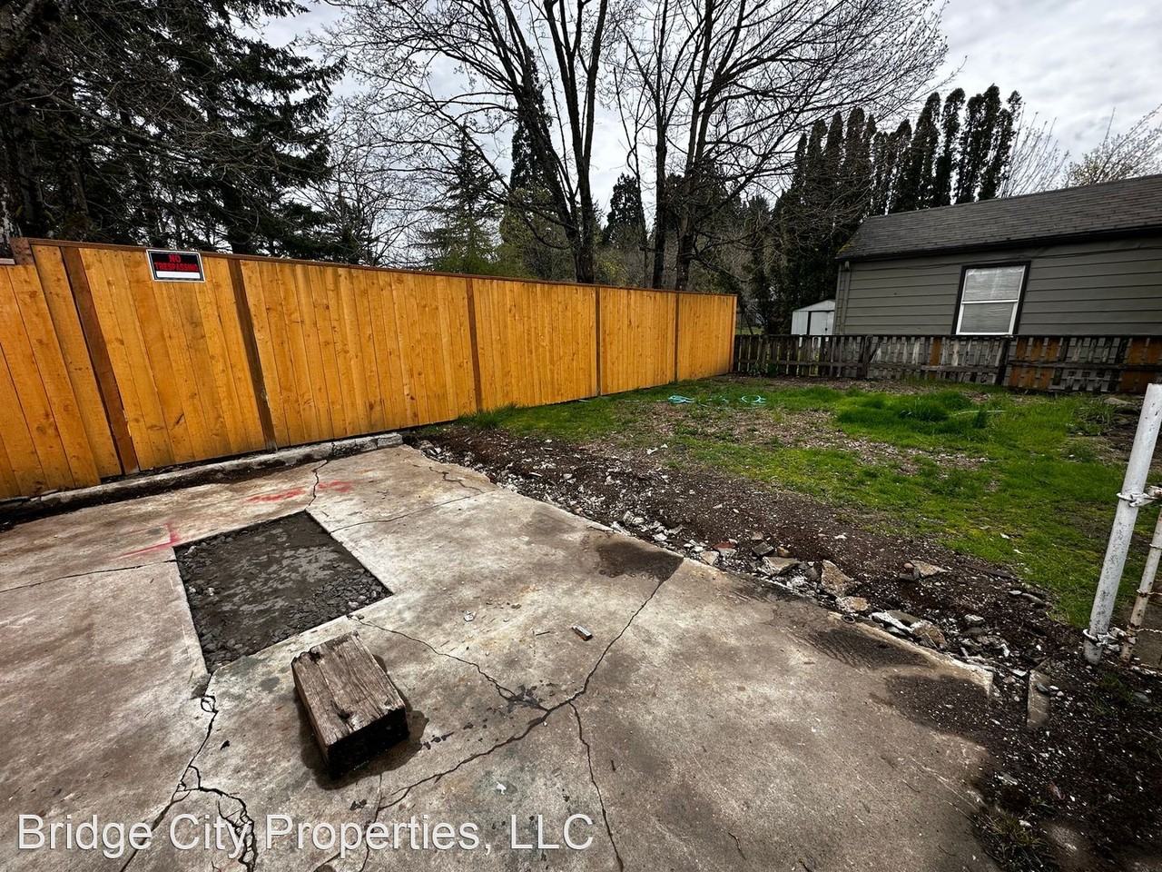 8217 Ne Beech St - Photo 2 of 20