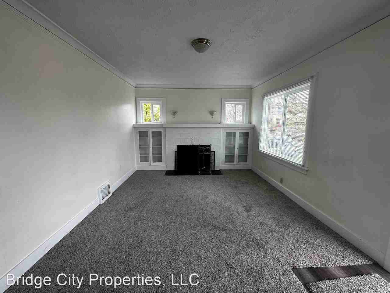 8217 Ne Beech St - Photo 3 of 20