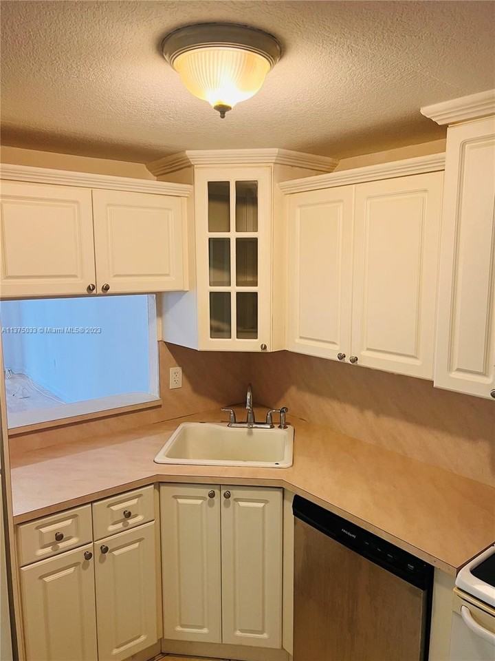 7928 West Dr #404 - Photo 2 of 25