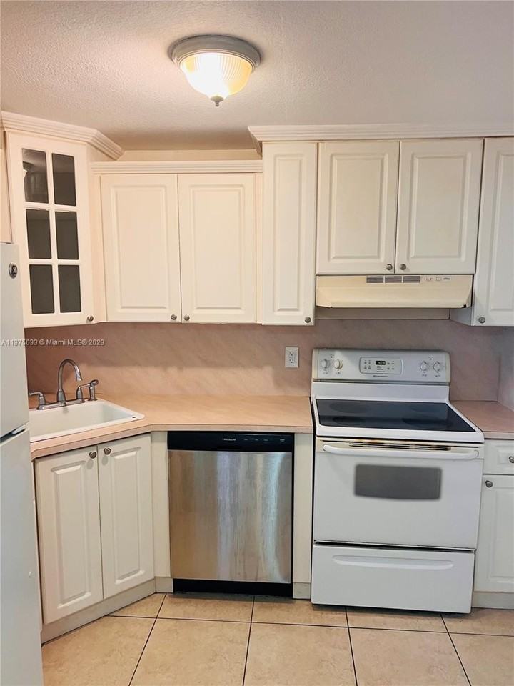 7928 West Dr #404 - Photo 3 of 25
