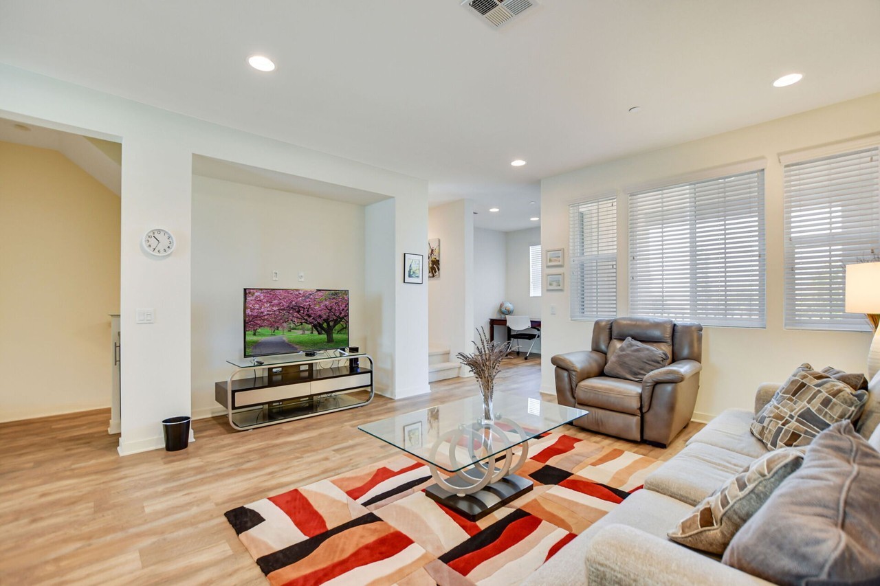 2761 Crimson Way #2761 - Photo 3 of 12