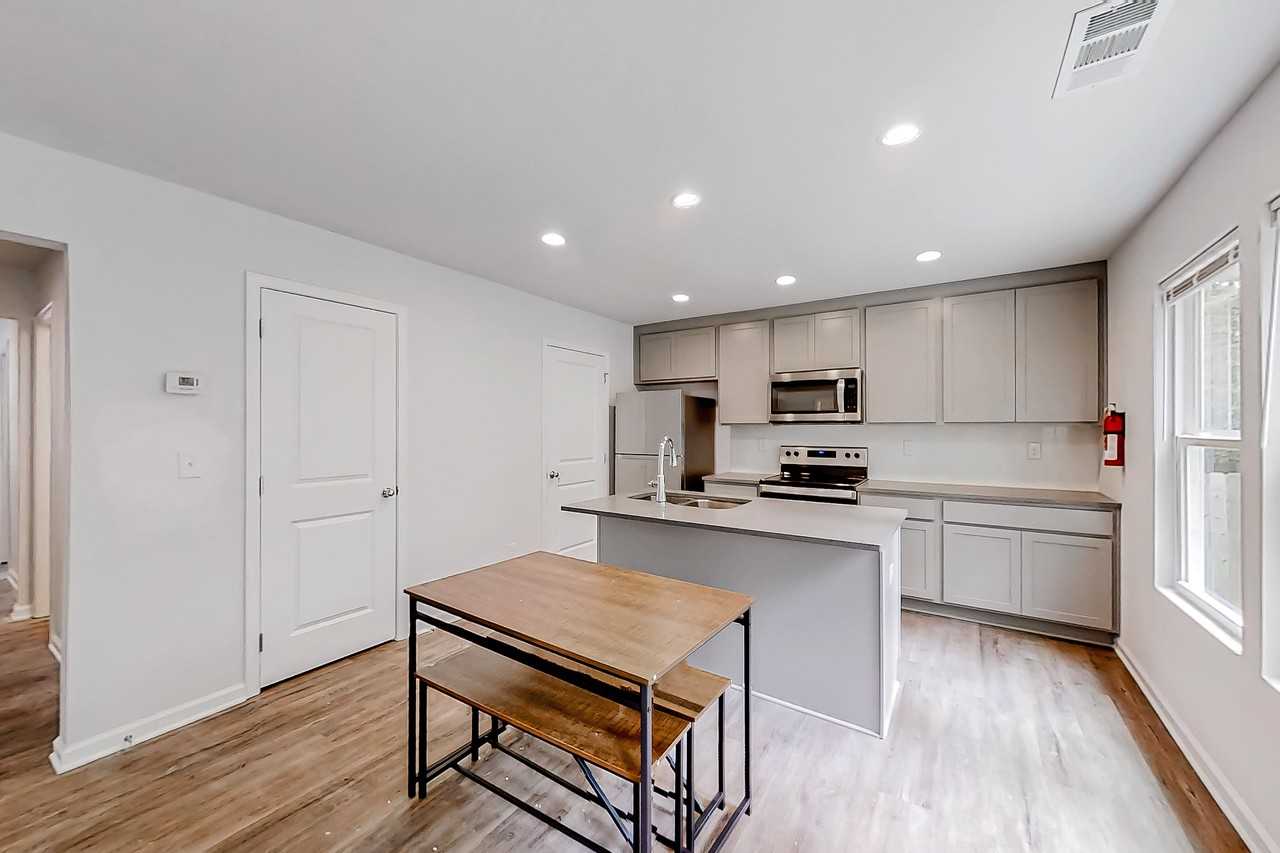 Bolton Rd Nw - Photo 2 of 7