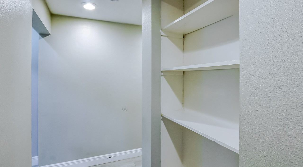 E Hanna Ave - Photo 6 of 20