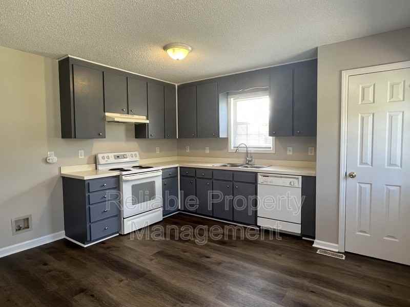 156 Yellow Stone Ln - Photo 3 of 13