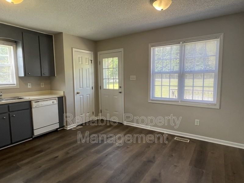 156 Yellow Stone Ln - Photo 4 of 13