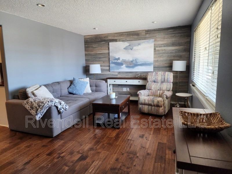 5283 Arbutus St - Photo 2 of 14