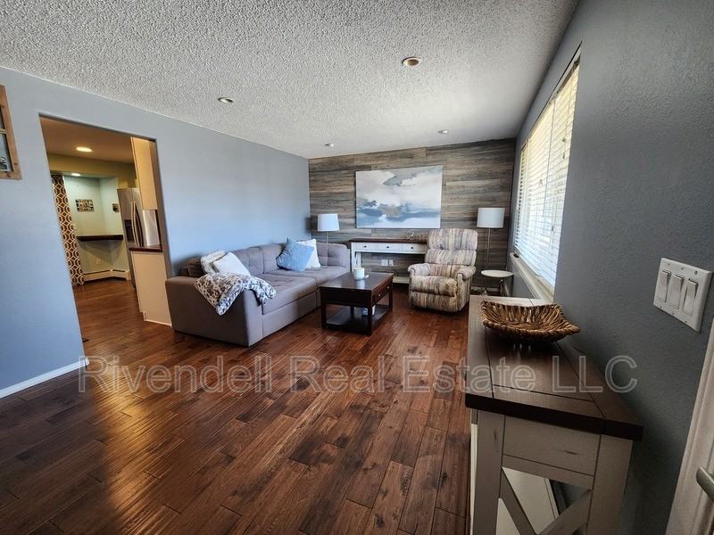 5283 Arbutus St - Photo 3 of 14