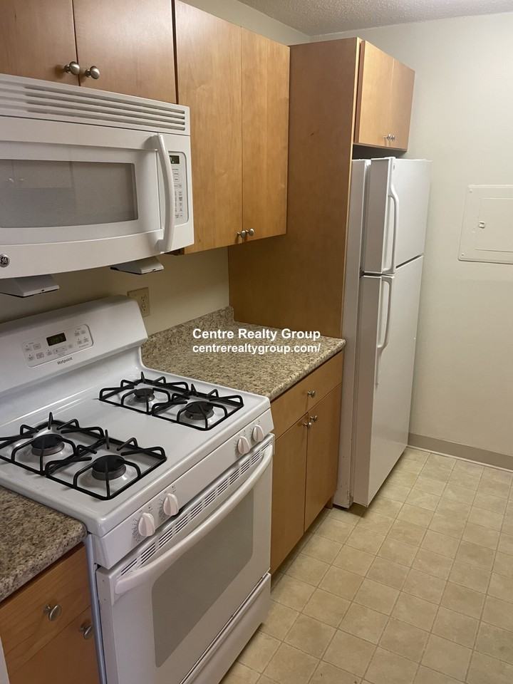 2264 Washington St - Photo 5 of 17