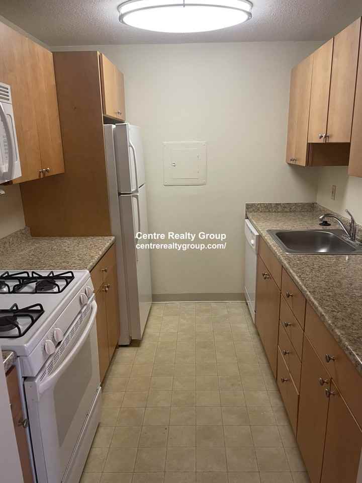 2264 Washington St - Photo 7 of 17