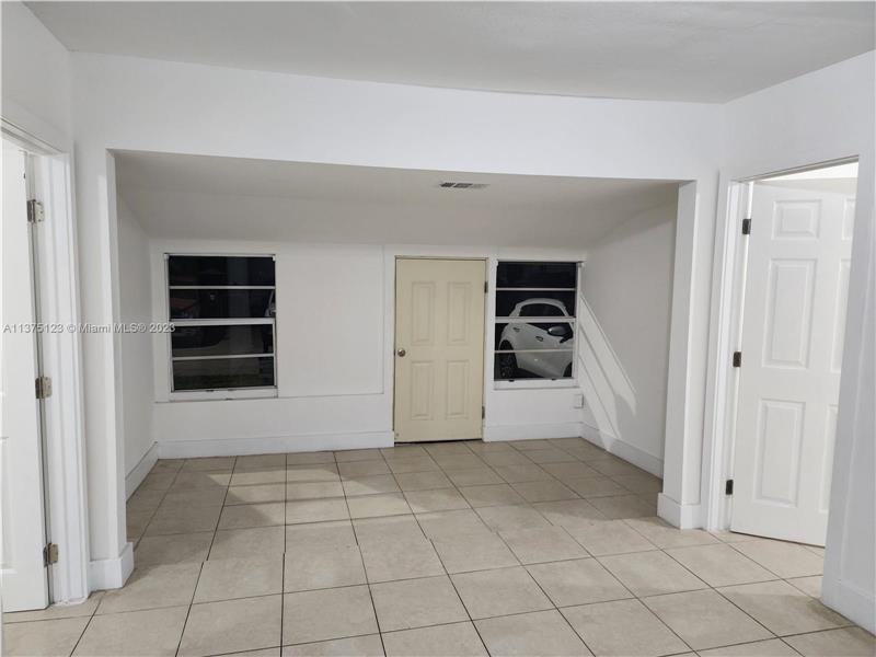 2636 Sw 29th Ct - Photo 2 of 12