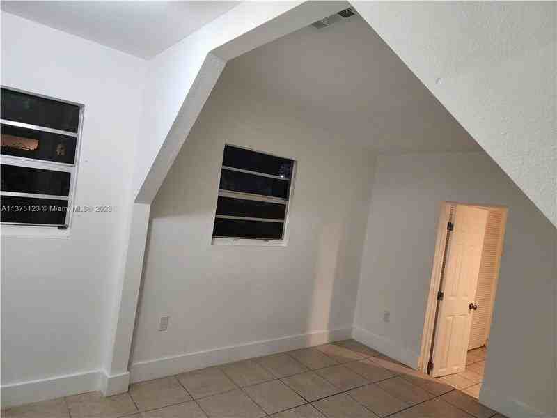 2636 Sw 29th Ct - Photo 3 of 12