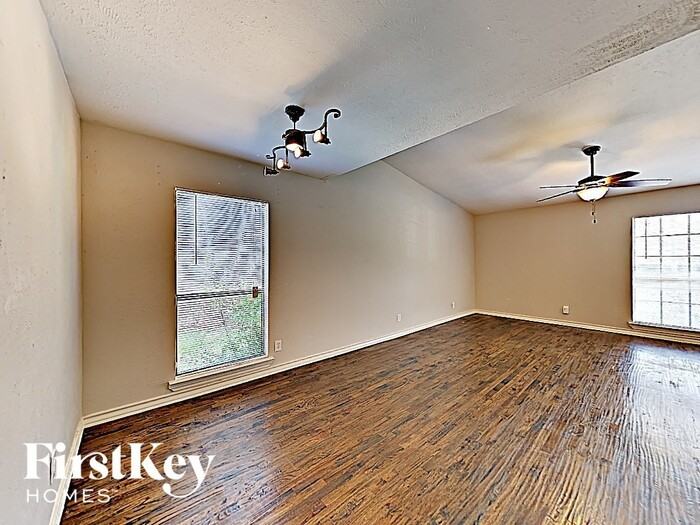 9021 Millwood Dr - Photo 3 of 16