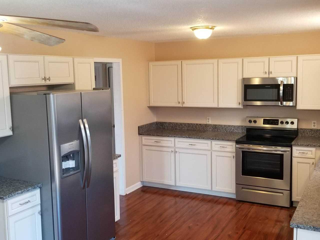 2803 Meadow Wood Dr #NA - Photo 2 of 6