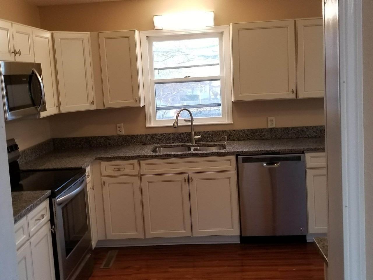 2803 Meadow Wood Dr #NA - Photo 3 of 6