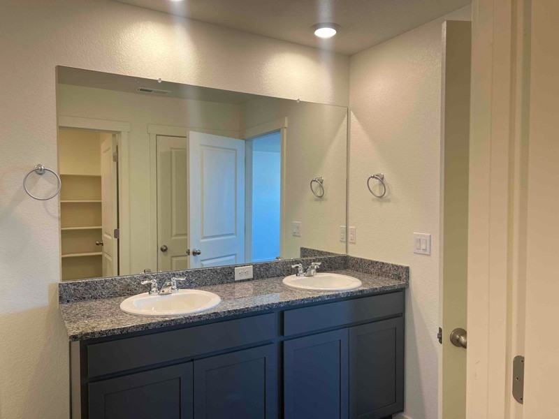 6050 Amerifax Dr - Photo 5 of 13