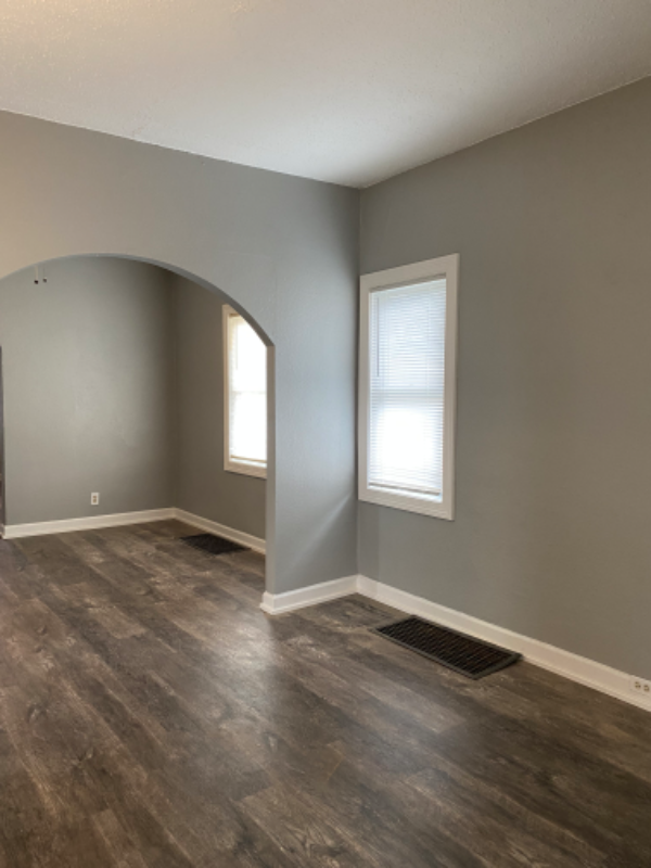 1445 Doctor Martin Luther King Dr. - Photo 4 of 18