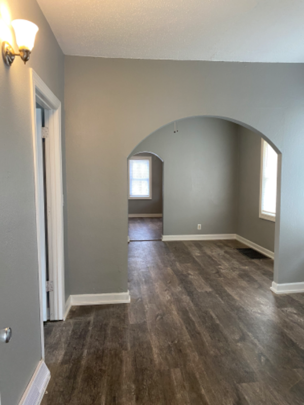 1445 Doctor Martin Luther King Dr. - Photo 5 of 18