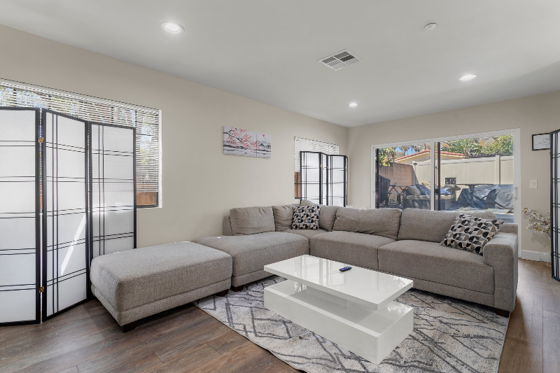 1015 E Verdugo Ave - Photo 4 of 23