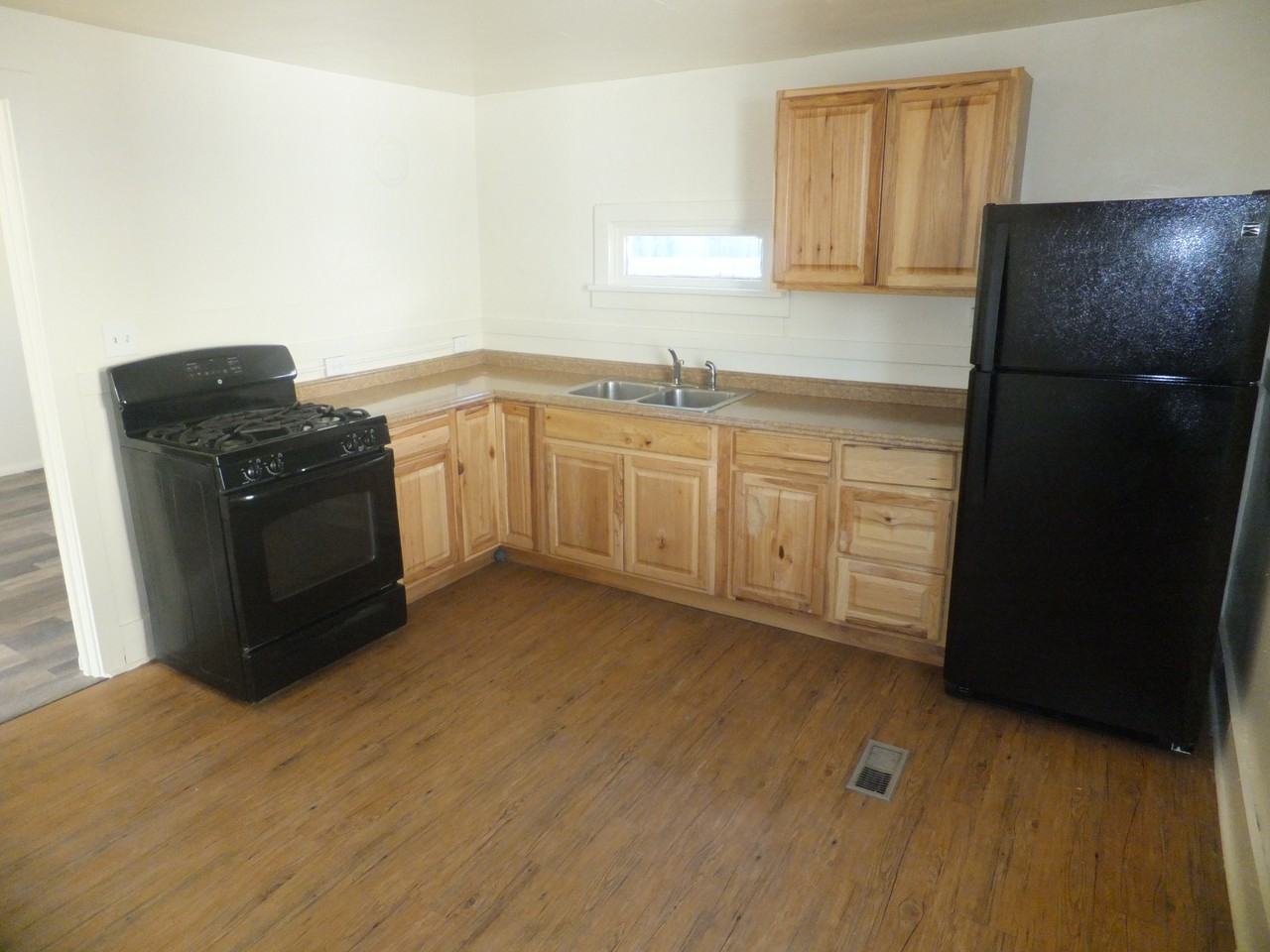 336 I St #B - Photo 5 of 24