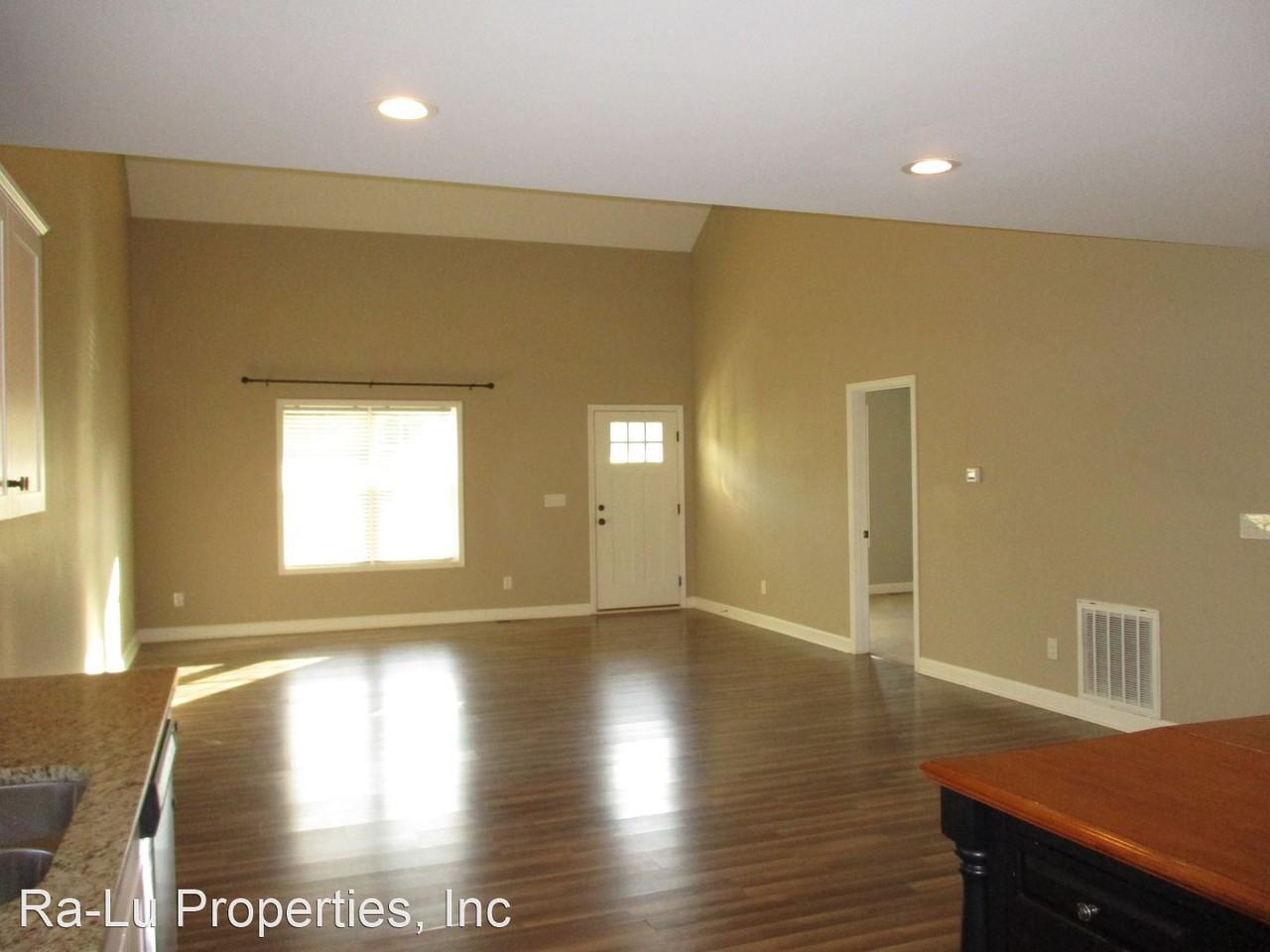 2414 Heritage View Ln - Photo 3 of 17