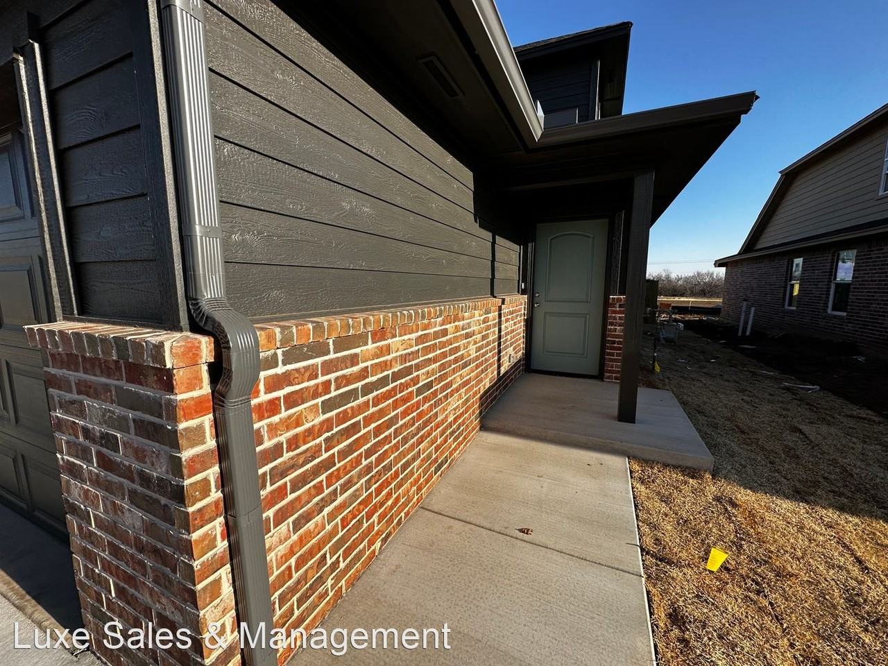 10803 Nw 119th Pl - Photo 2 of 32