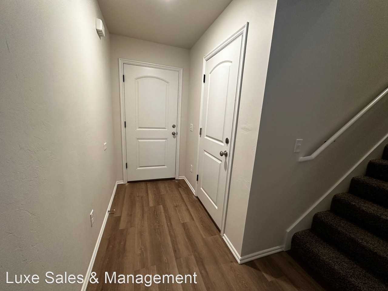 10803 Nw 119th Pl - Photo 3 of 32