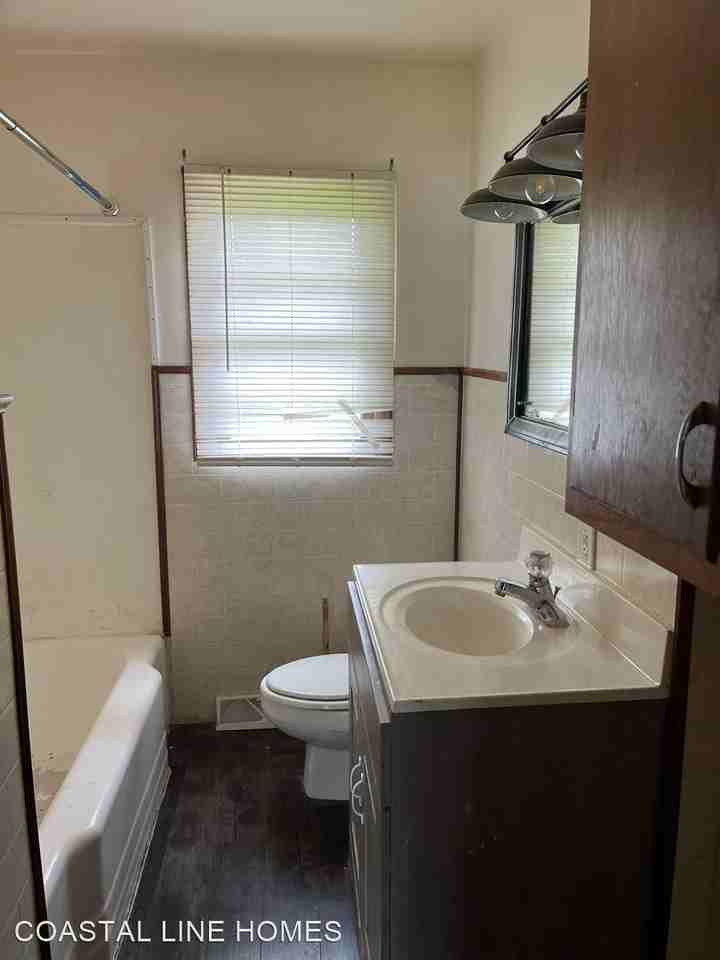 1747 Jefferson St Sw - Photo 2 of 4