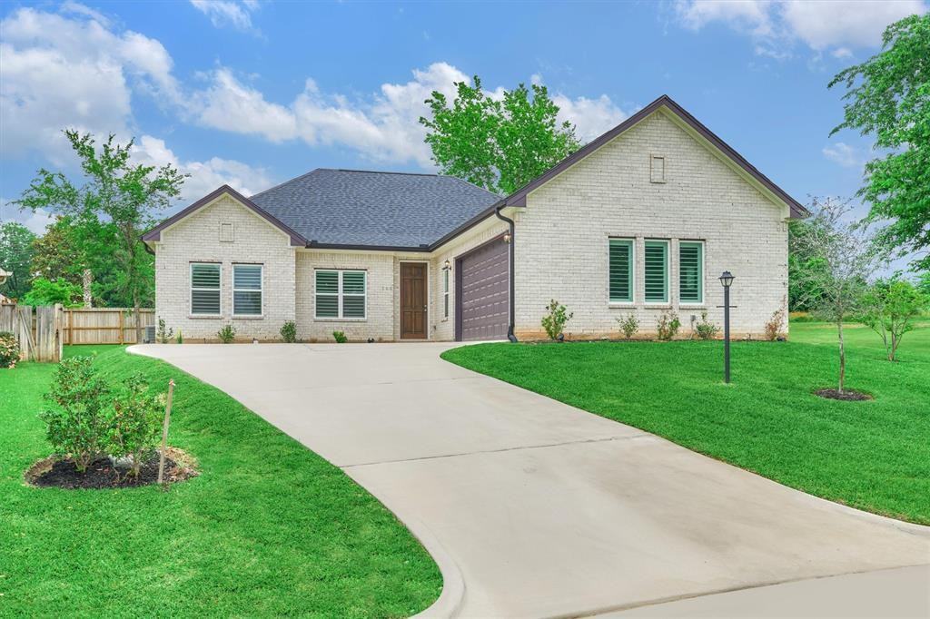 160 Bermuda Cir - Photo 2 of 47