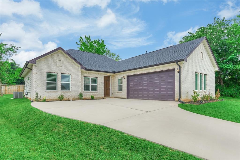 160 Bermuda Cir - Photo 3 of 47