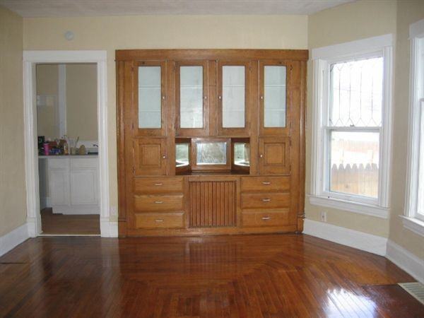 1514 Portage St - Photo 2 of 10
