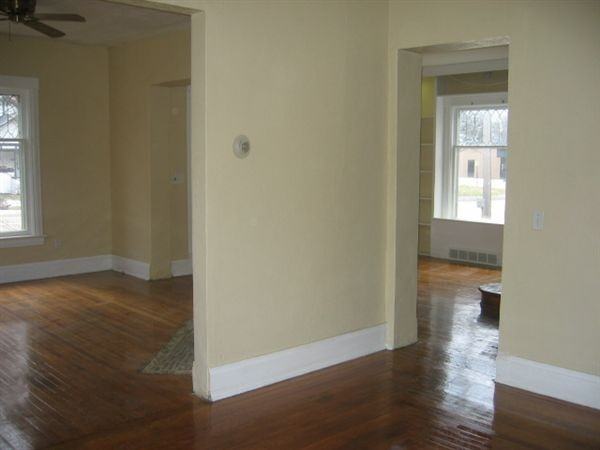 1514 Portage St - Photo 3 of 10
