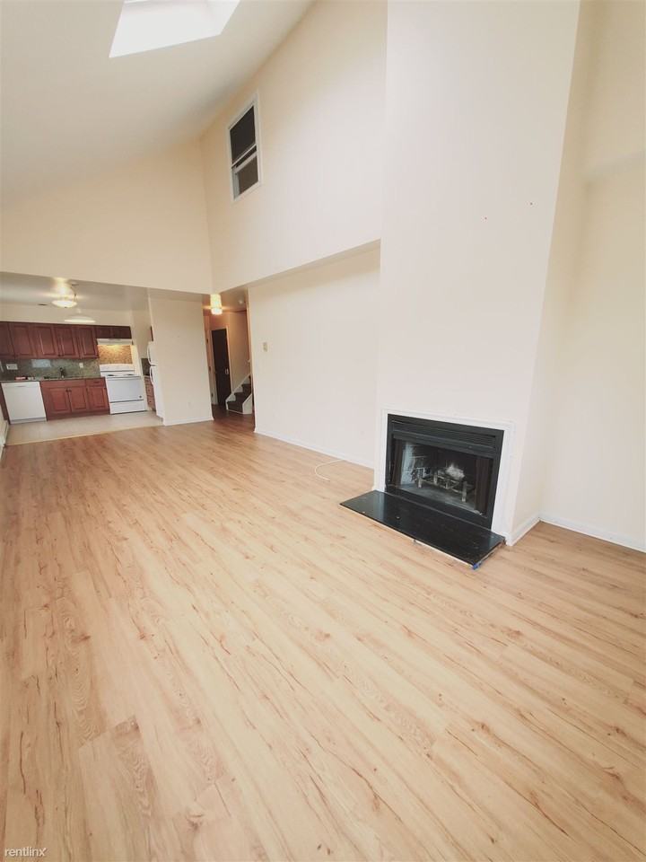 638 Cove Rd #G - Photo 2 of 8