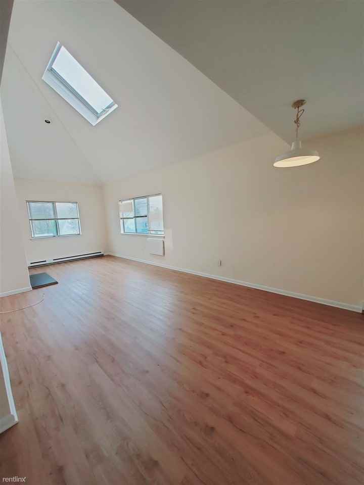 638 Cove Rd #G - Photo 3 of 8