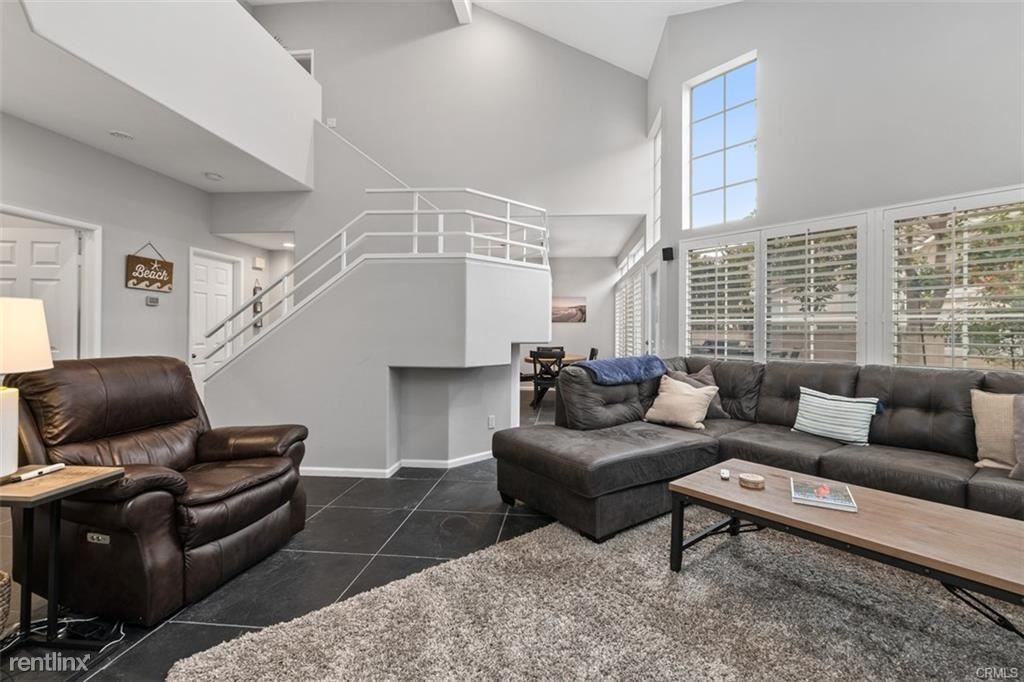 98 Shorebreaker Dr