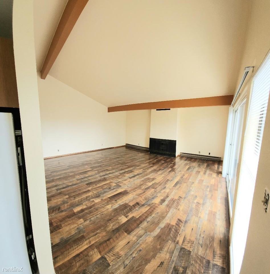 310 Bronson Way NE - Photo 3 of 12
