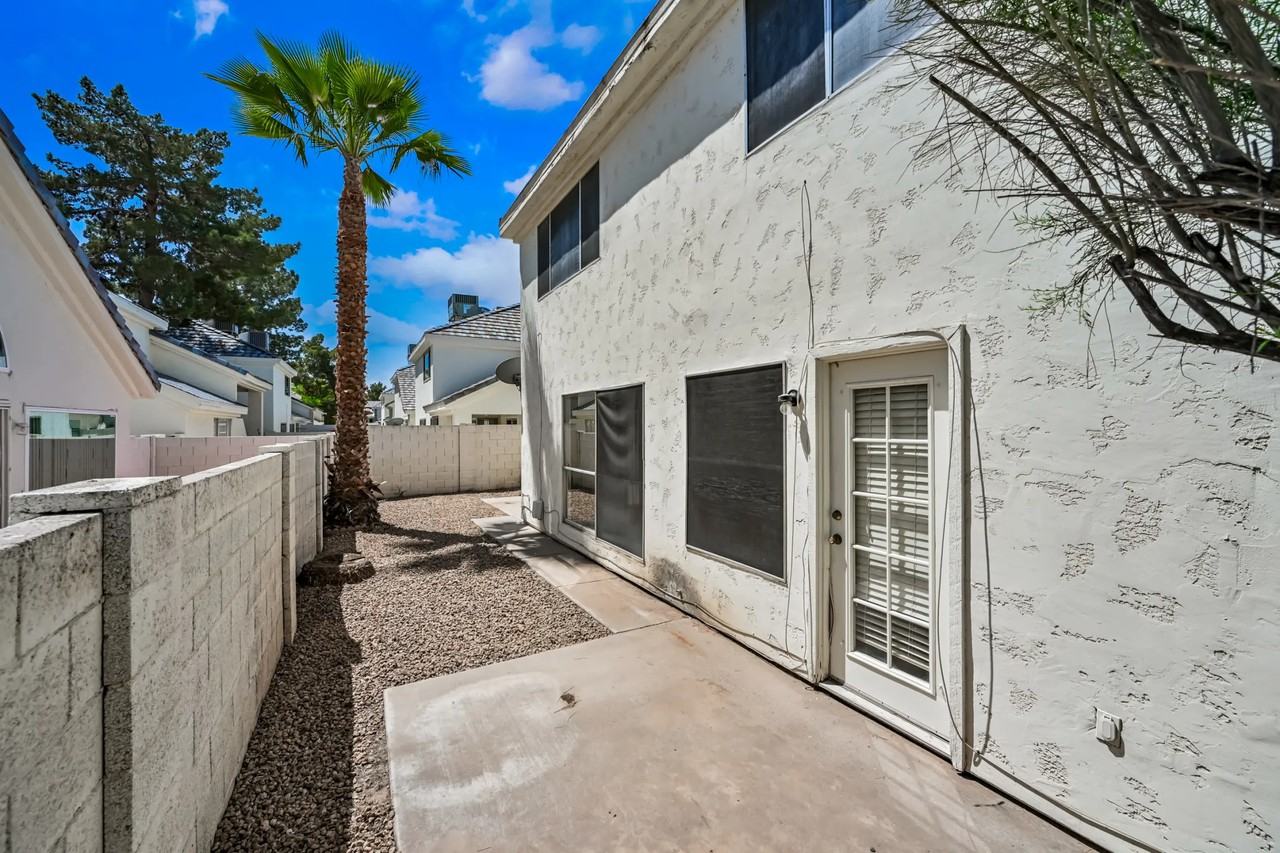 1155 N Madrid Ln - Photo 2 of 28