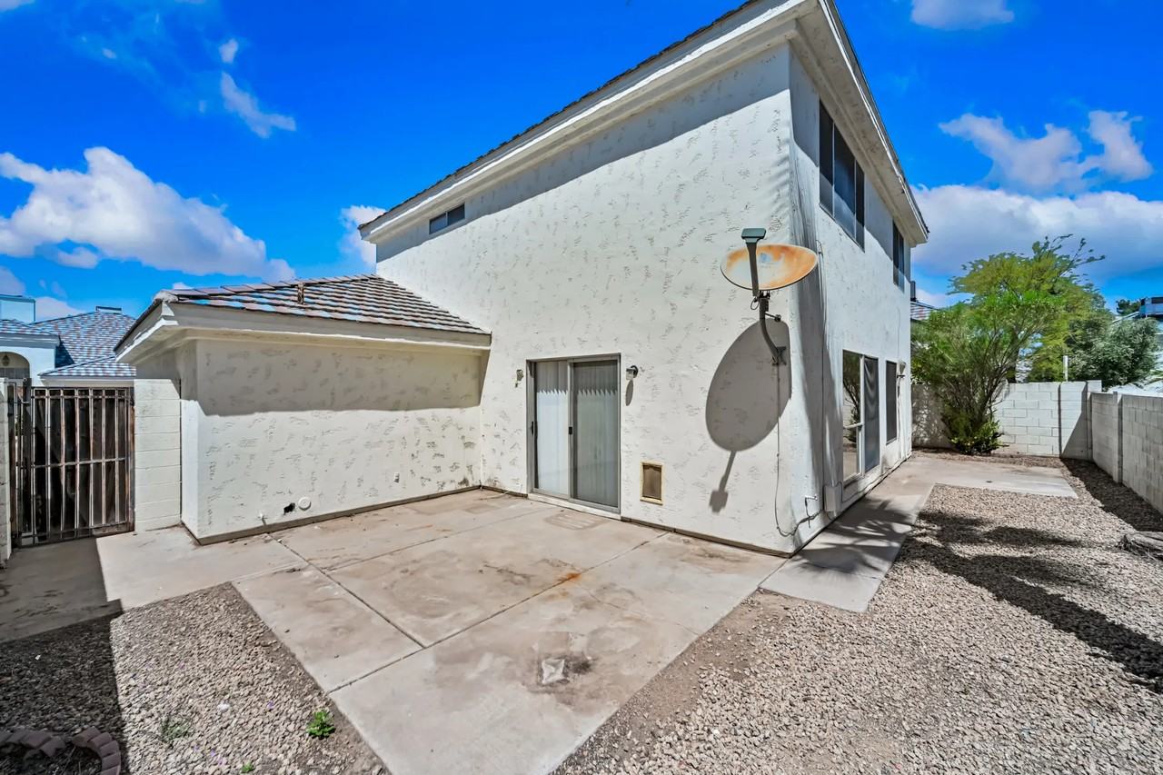 1155 N Madrid Ln - Photo 3 of 28