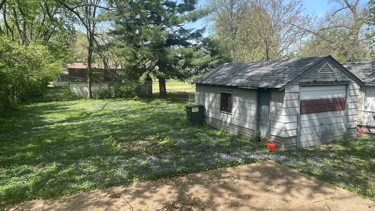 2745 Queen Street - Photo 2 of 4