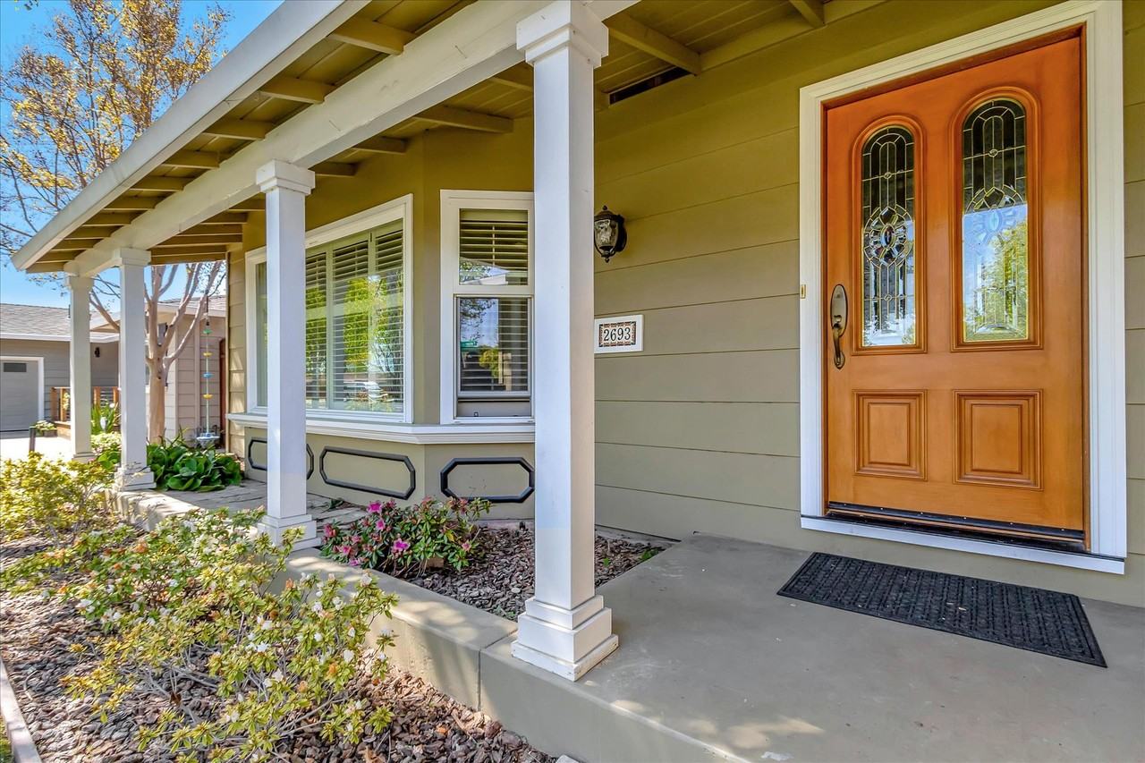 2693 Dumbarton Ave - Photo 3 of 49