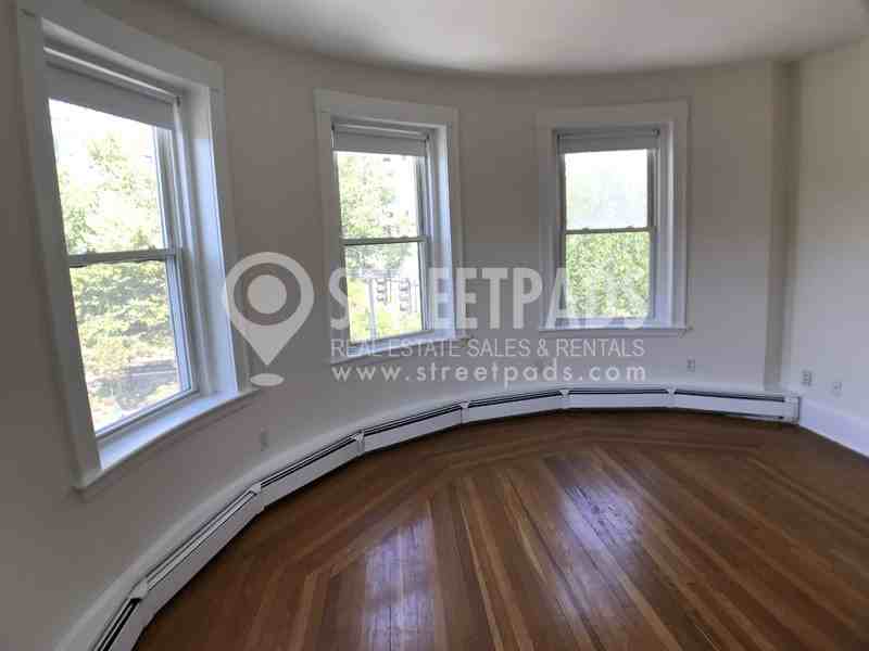 1539 Beacon Street #16 - Photo 3 of 19