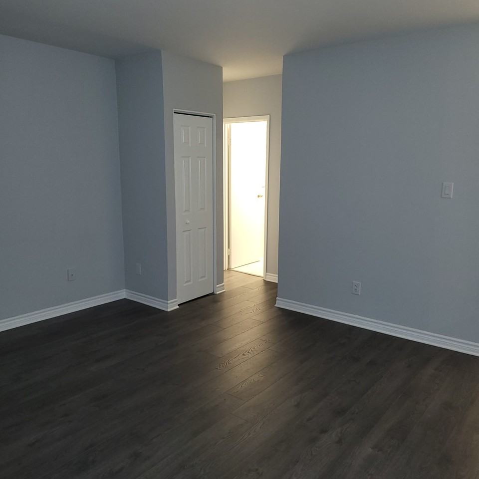 261 James Street North #6 - Photo 3 of 13