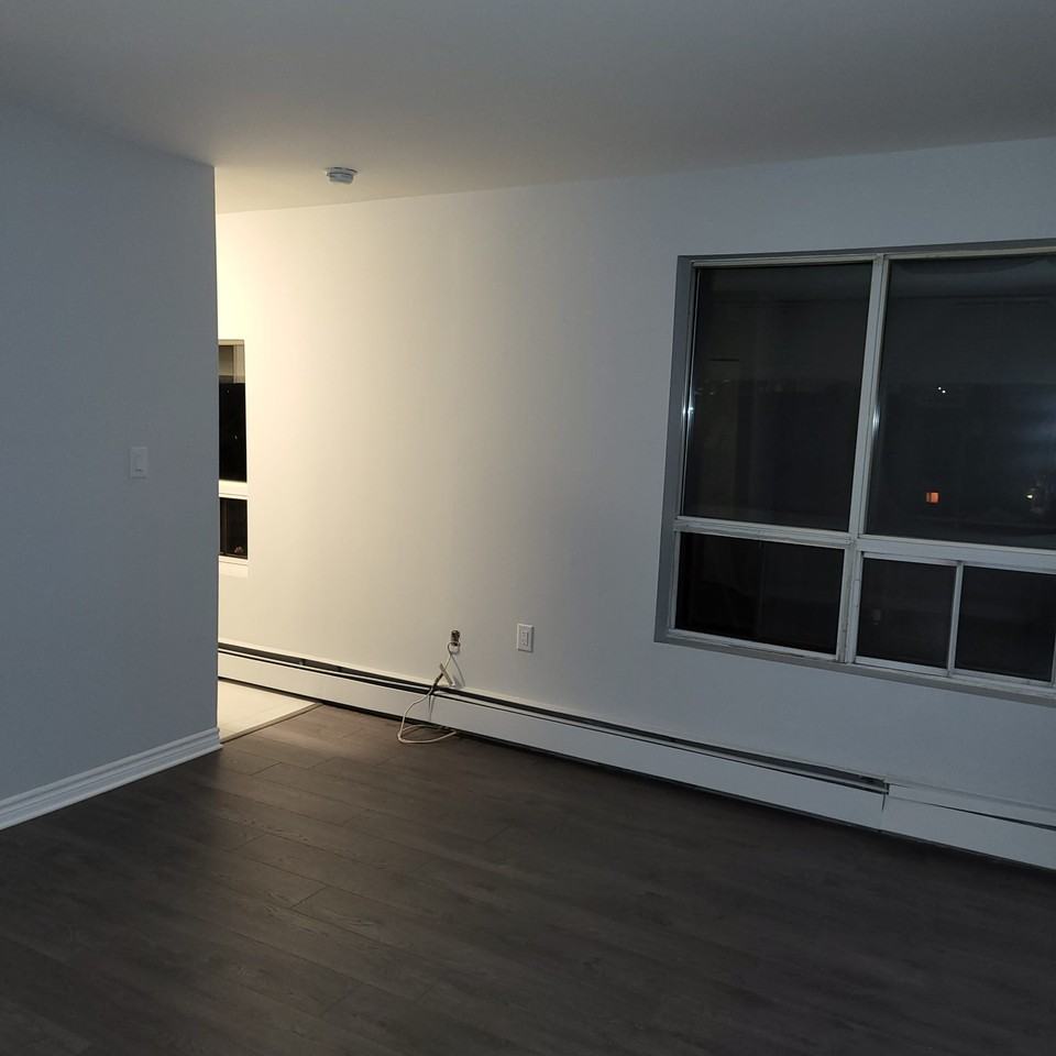 261 James Street North #6 - Photo 4 of 13