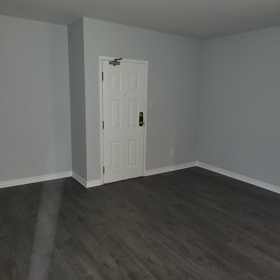 261 James Street North #6 - Photo 2 of 13