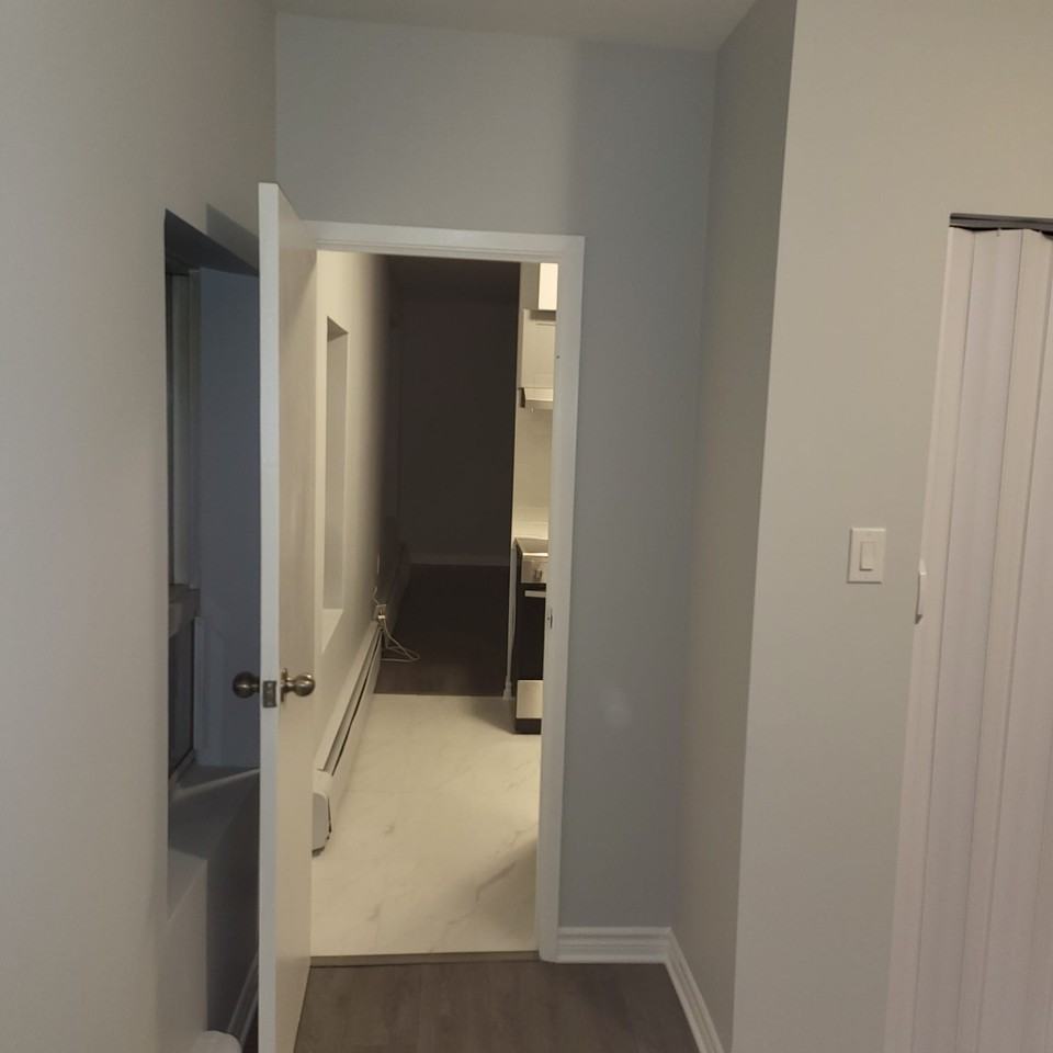 261 James Street North #6 - Photo 4 of 13