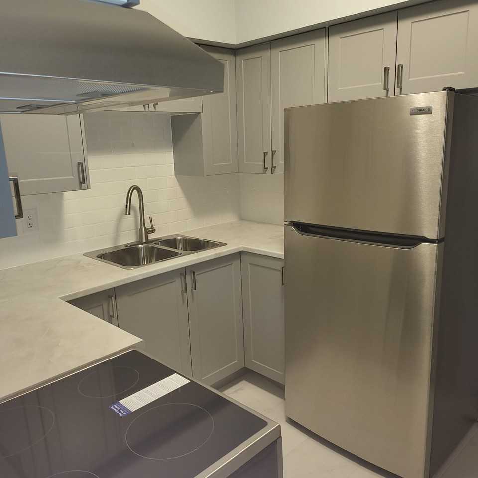 261 James Street North #6 - Photo 5 of 13