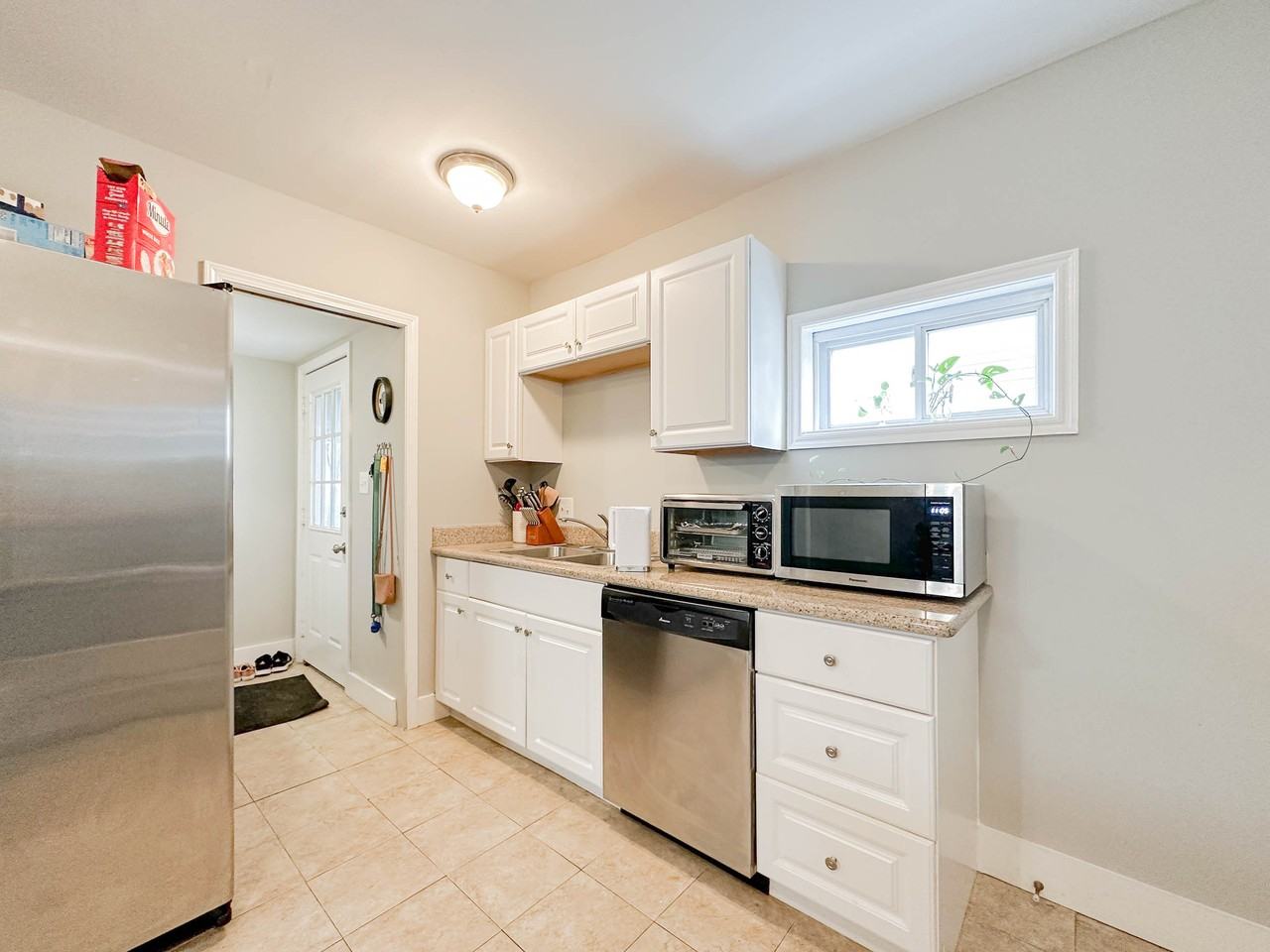 662 Southwood Avenue - Photo 7 of 28