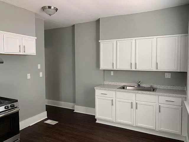 325 N 7th St #325 - Photo 3 of 18
